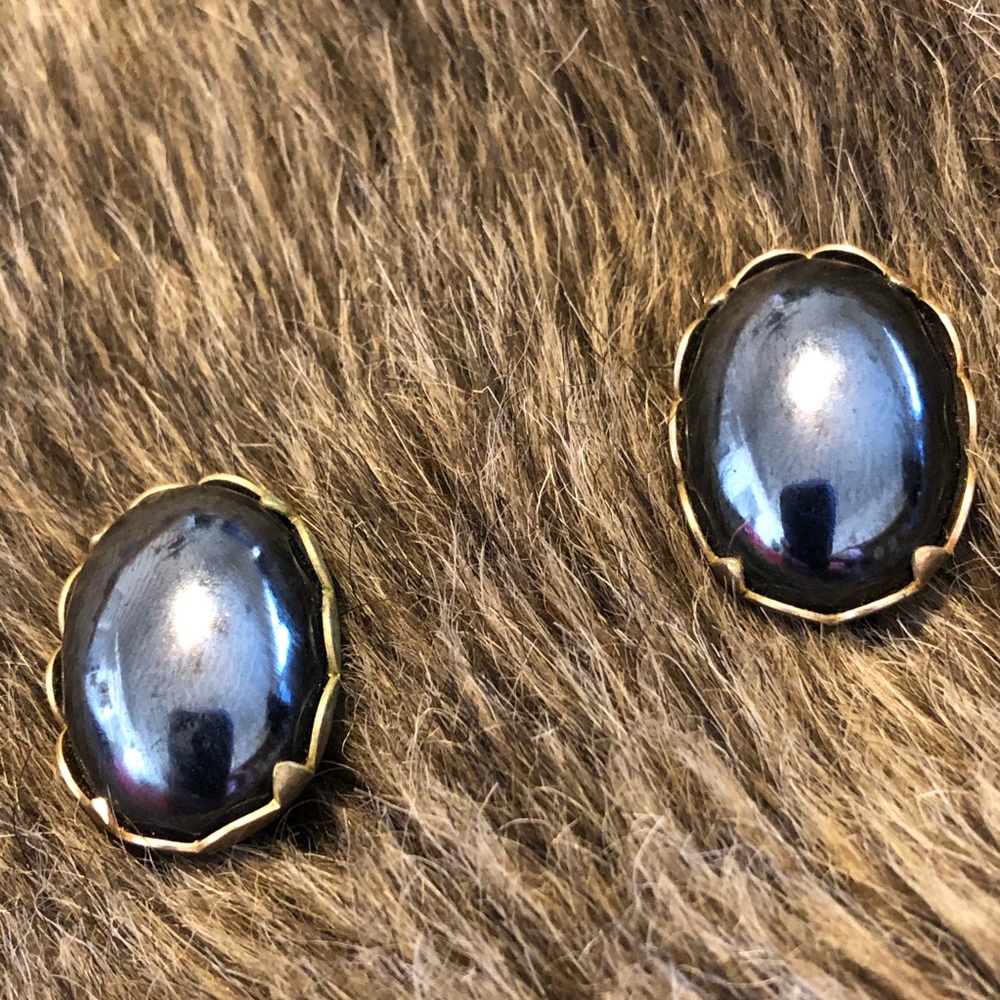 Vintage 60s-70s cabochon hematite clip earrings